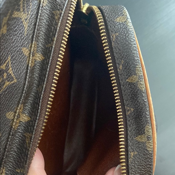 Louis Vuitton Amazon Crossbody Classic Monogram with Dust Bag - Picture 5 of 13